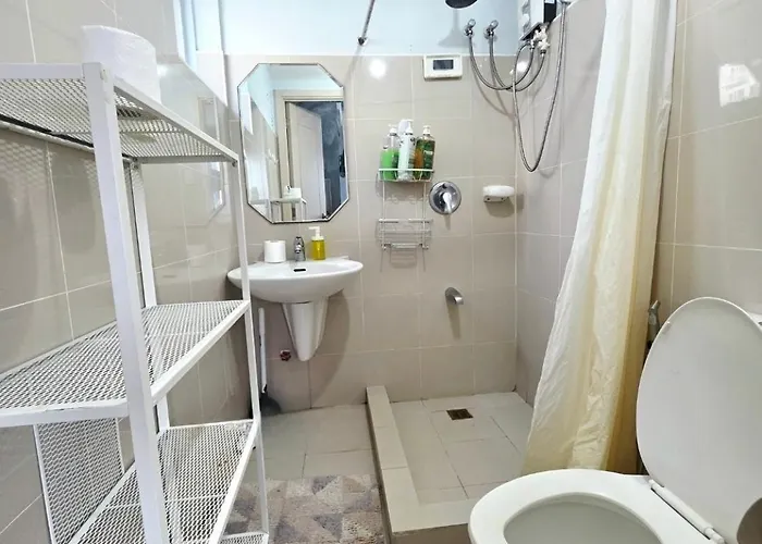 Aparthotel 2 Bedroom Grass Residences Qc T1a